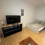 Apartment, Parterre, Fuer 3 Gaeste, Zentral Gelegen, Mitsubishi Halle *