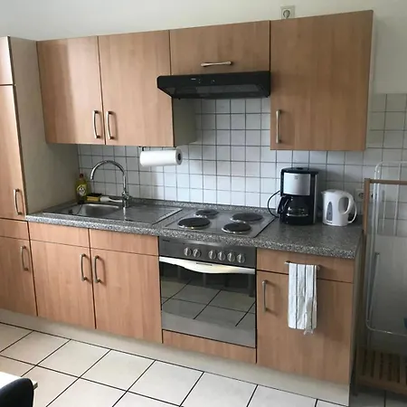 Apartment, Parterre, Für 3 Gäste, Zentral Gelegen, Mitsubishi Halle *